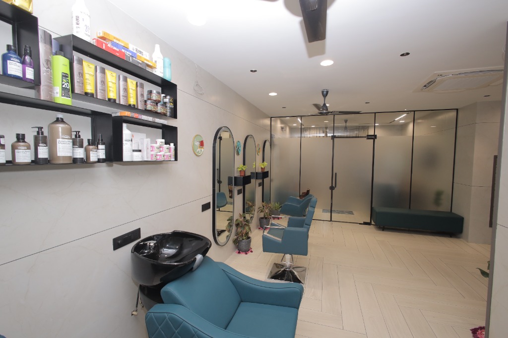 Why Visiting an Exclusive Ladies-Only Beauty Studio Matters in Surat
